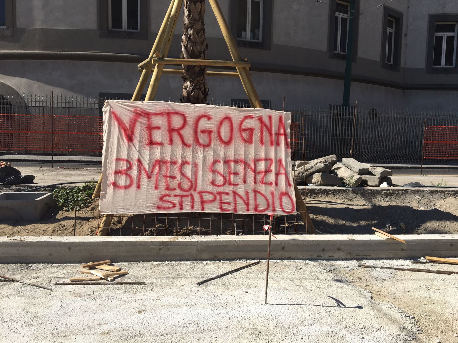 VIA MARINA OPERAI SENZA STIPENDIO